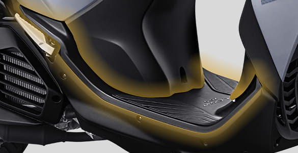 Dek rata Yamaha Lexi LX 155 ruang kaki lega